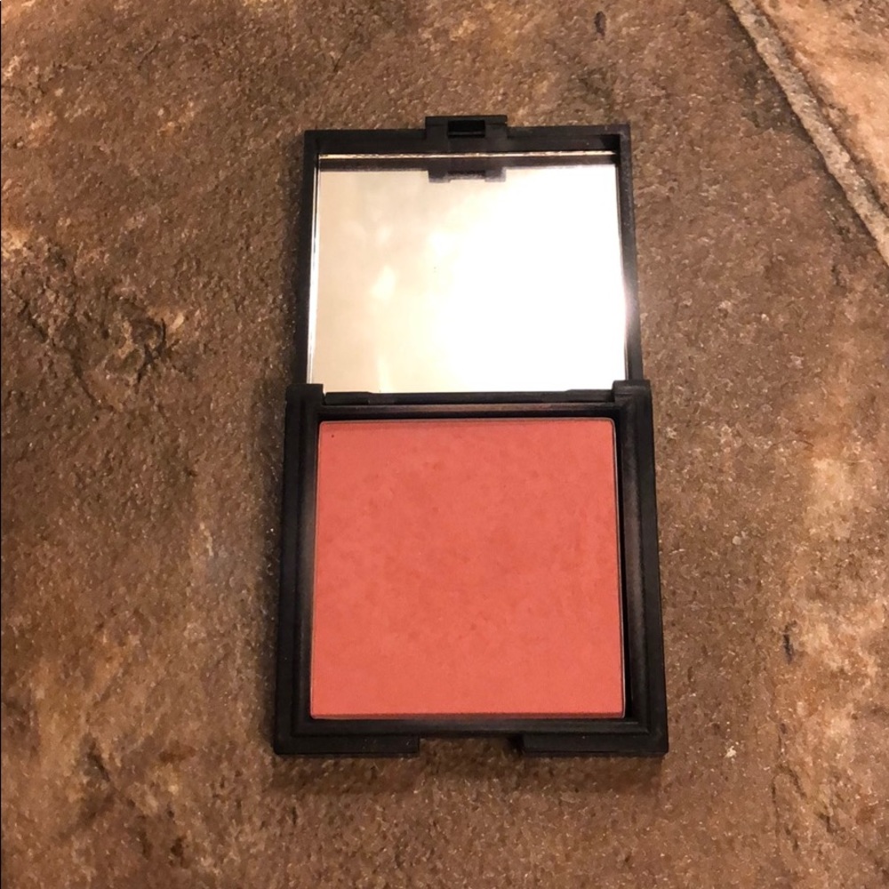 Younique blusher/Sweet